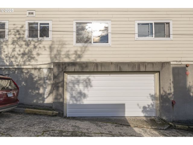 2355 Sw CEDAR St 9, Portland, OR 97205