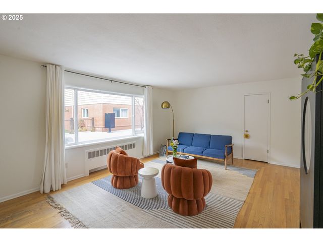 2355 Sw CEDAR St 9, Portland, OR 97205