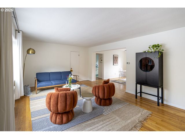 2355 Sw CEDAR St 9, Portland, OR 97205