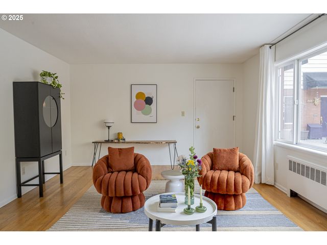 2355 Sw CEDAR St 9, Portland, OR 97205