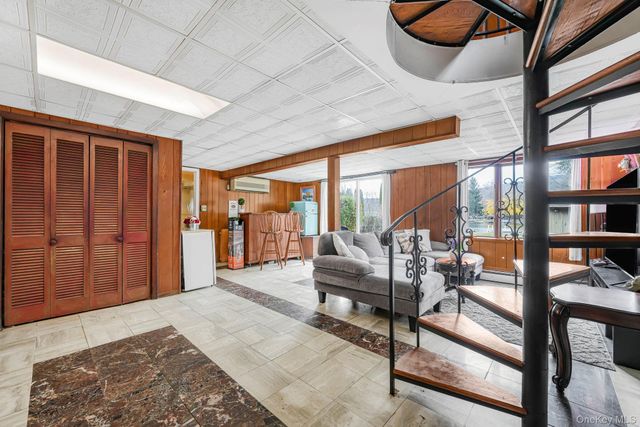 25 Teneyck Avenue, Greenwood Lake, NY 10925