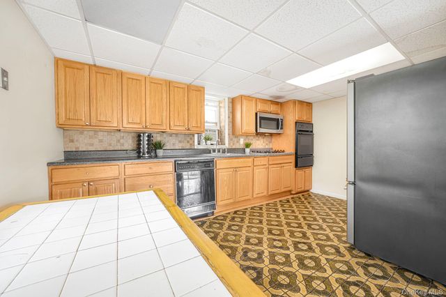 25 Teneyck Avenue, Greenwood Lake, NY 10925