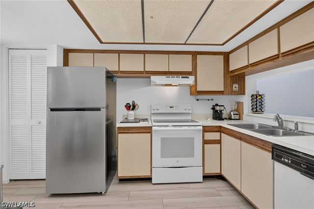 909 Augusta BLVD 7, Naples, FL 34113