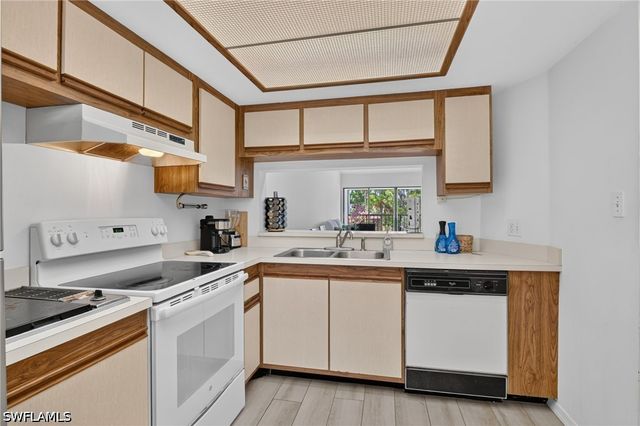909 Augusta BLVD 7, Naples, FL 34113