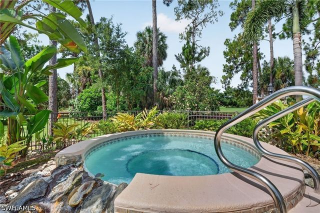 909 Augusta BLVD 7, Naples, FL 34113