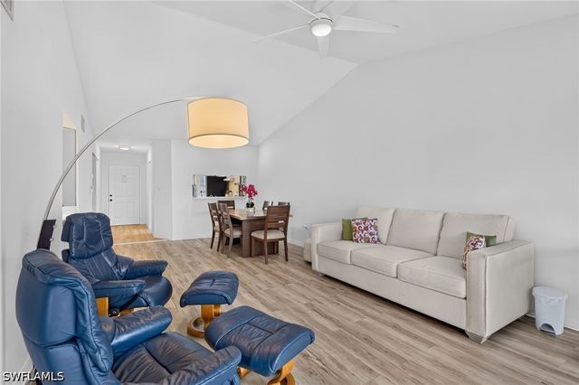 909 Augusta BLVD 7, Naples, FL 34113