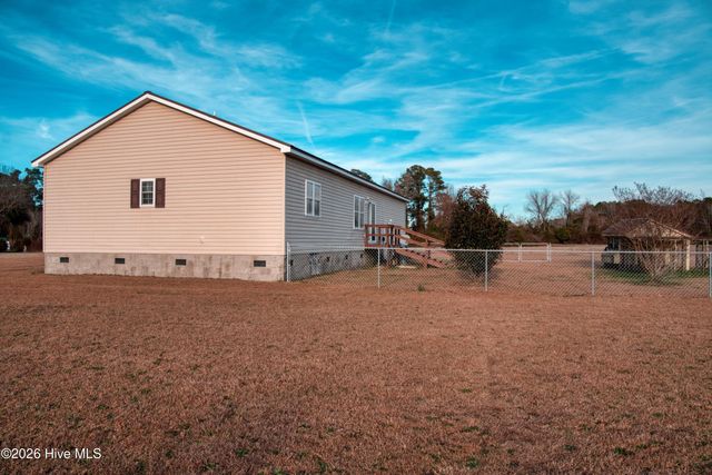 400 Whitehouse Fork Road, Swansboro, NC 28584