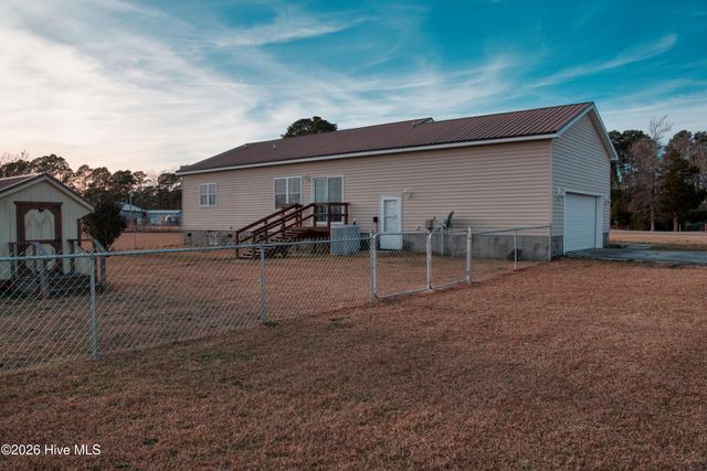 400 Whitehouse Fork Road, Swansboro, NC 28584