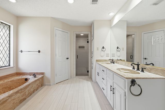 716 Sugar Tree Court, Bedford, TX 76021