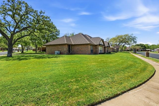 716 Sugar Tree Court, Bedford, TX 76021