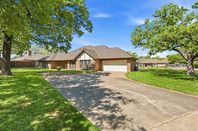 716 Sugar Tree Court, Bedford, TX 76021