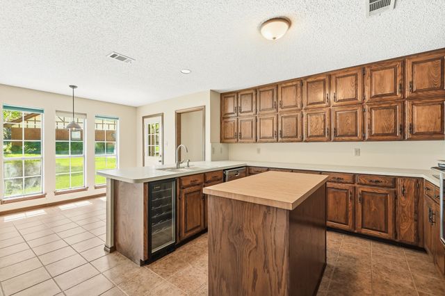 716 Sugar Tree Court, Bedford, TX 76021