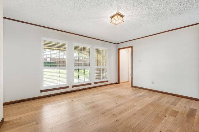 716 Sugar Tree Court, Bedford, TX 76021