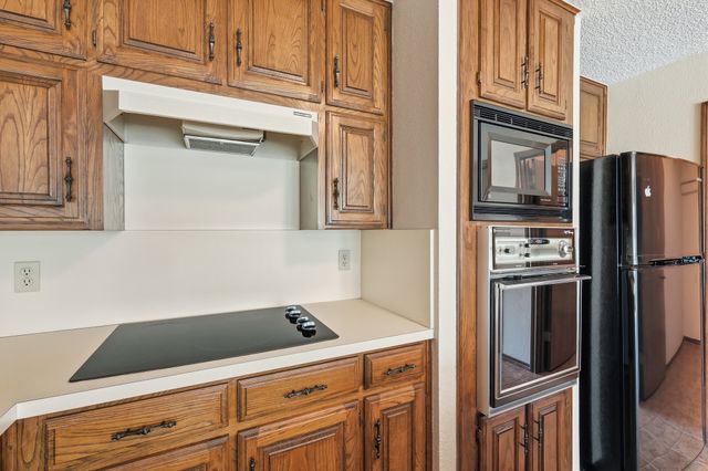 716 Sugar Tree Court, Bedford, TX 76021