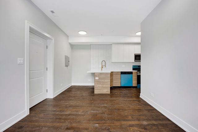 2350 S Leavitt Street 2R, Chicago, IL 60608