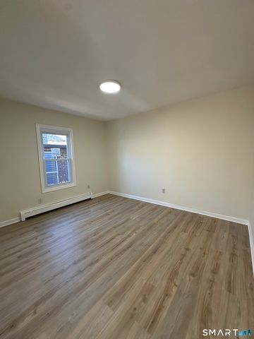 42 Jefferson Avenue, New London, CT 06320