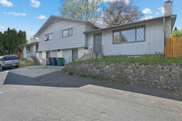 9907 N Waikiki Rd, Spokane, WA 99218