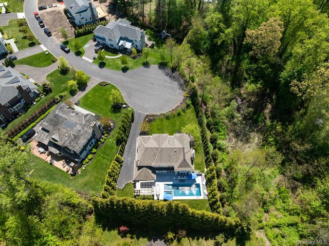 152 Plymouth Court, Manhasset, NY 11030