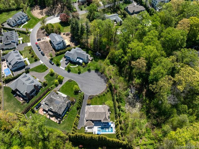 152 Plymouth Court, Manhasset, NY 11030
