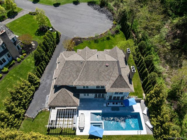 152 Plymouth Court, Manhasset, NY 11030