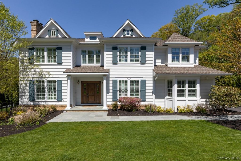 152 Plymouth Court, Manhasset, NY 11030