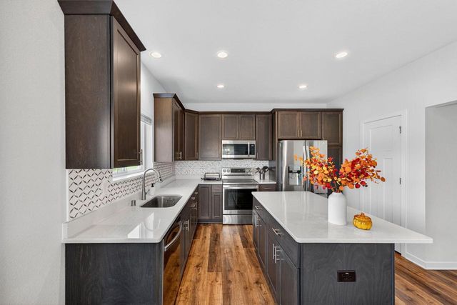 11520 W Meadowview DRIVE, Franklin, WI 53132