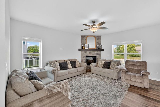 11520 W Meadowview DRIVE, Franklin, WI 53132