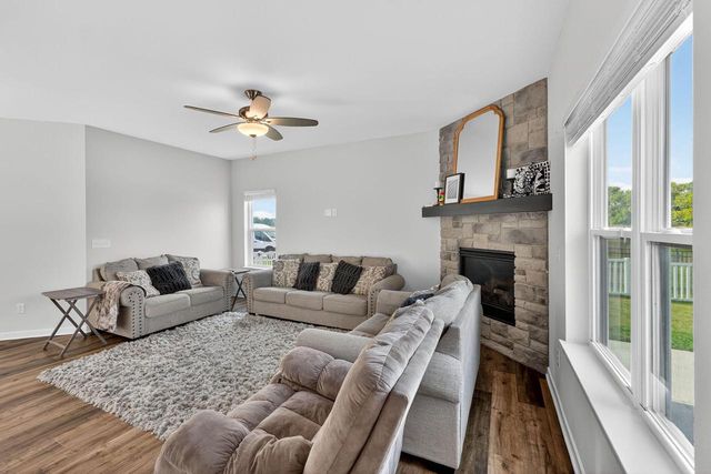 11520 W Meadowview DRIVE, Franklin, WI 53132