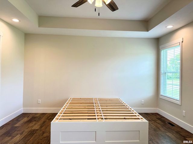 1106 FALCON Court, Carterville, IL 62918