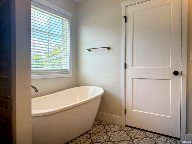 1106 FALCON Court, Carterville, IL 62918