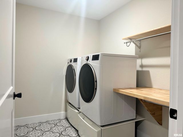 1106 FALCON Court, Carterville, IL 62918