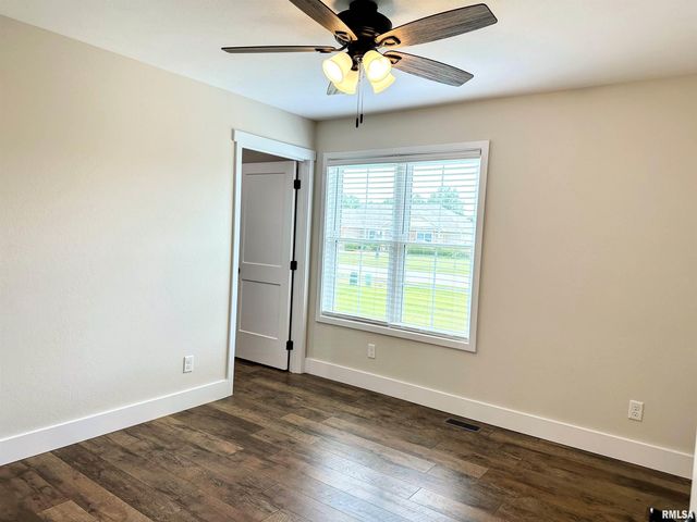 1106 FALCON Court, Carterville, IL 62918