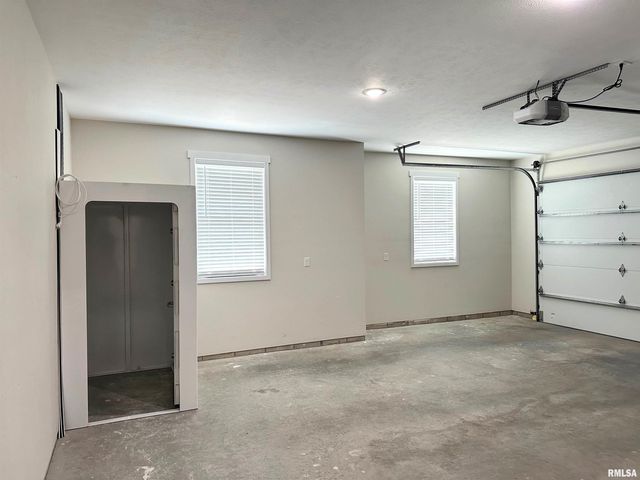 1106 FALCON Court, Carterville, IL 62918