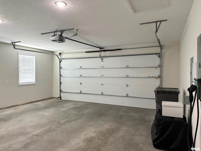 1106 FALCON Court, Carterville, IL 62918