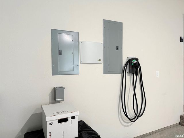 1106 FALCON Court, Carterville, IL 62918