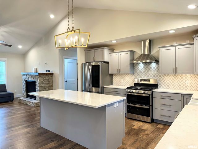 1106 FALCON Court, Carterville, IL 62918