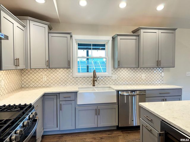 1106 FALCON Court, Carterville, IL 62918