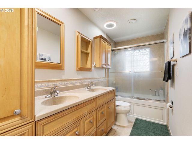 32681 Nw PEACEFUL Ln, North Plains, OR 97133