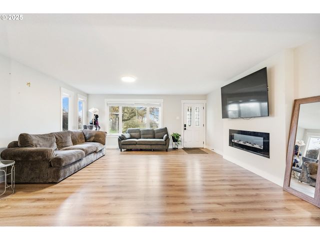 32681 Nw PEACEFUL Ln, North Plains, OR 97133