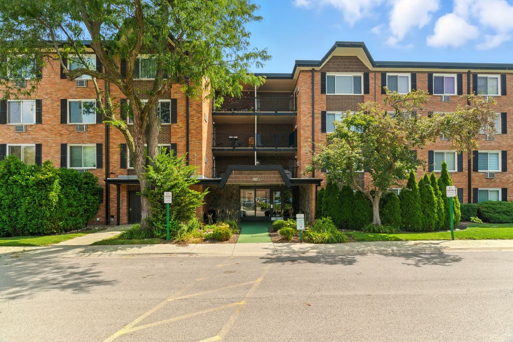 1207 S Old Wilke Road 303, Arlington Heights, IL 60005