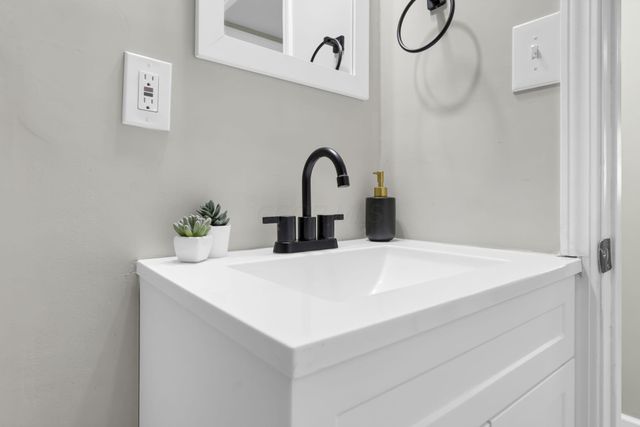 3237 E 12th Avenue, Columbus, OH 43219