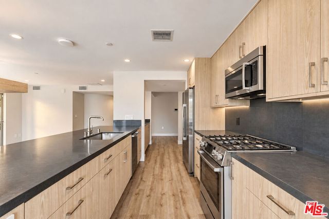 10951 National Boulevard 201, Los Angeles, CA 90064