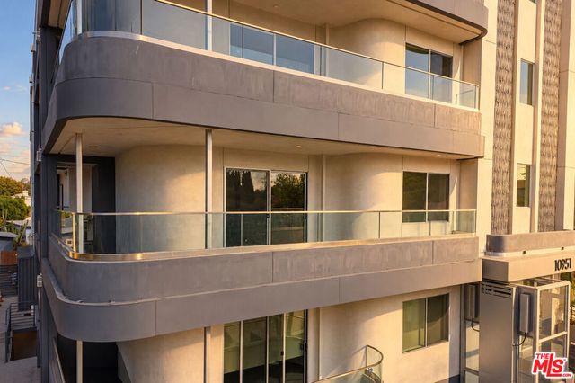 10951 National Boulevard 201, Los Angeles, CA 90064