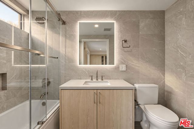 10951 National Boulevard 201, Los Angeles, CA 90064