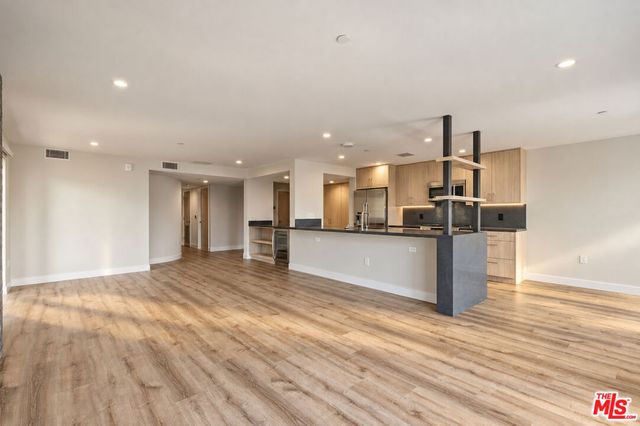10951 National Boulevard 201, Los Angeles, CA 90064