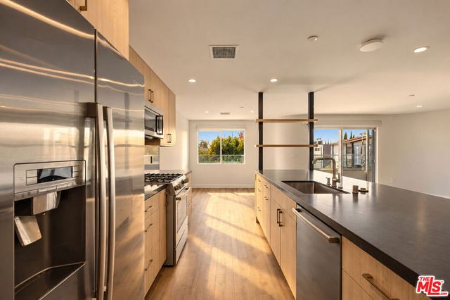 10951 National Boulevard 201, Los Angeles, CA 90064