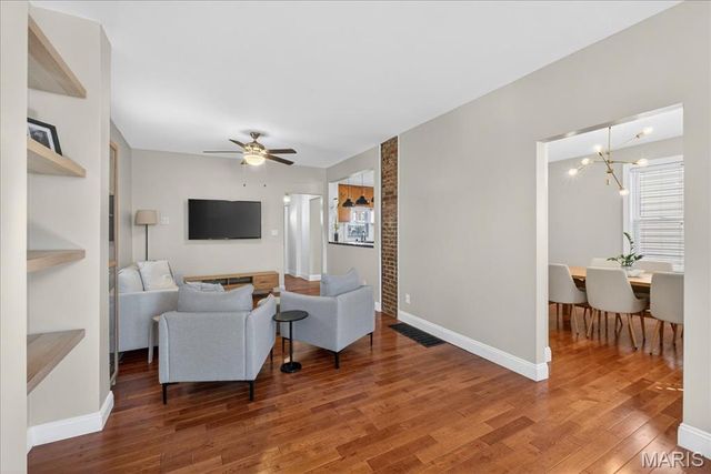 4949 Blow Street, St Louis, MO 63109