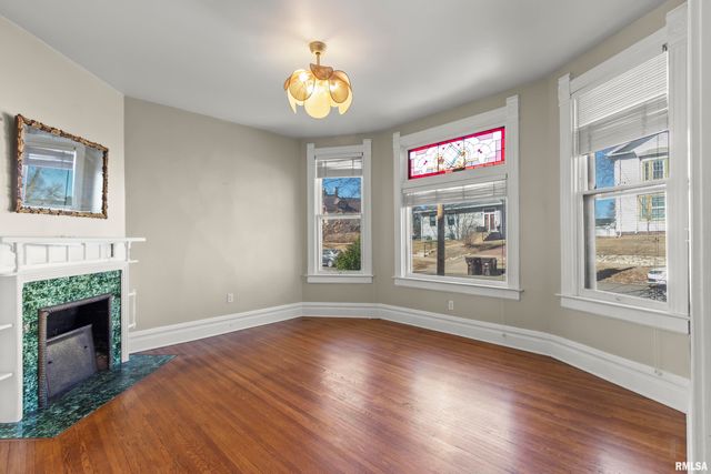 528 W HIGH Street, Peoria, IL 61602