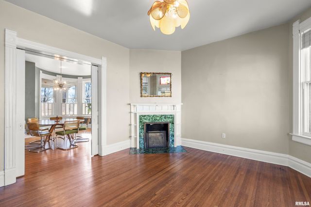 528 W HIGH Street, Peoria, IL 61602