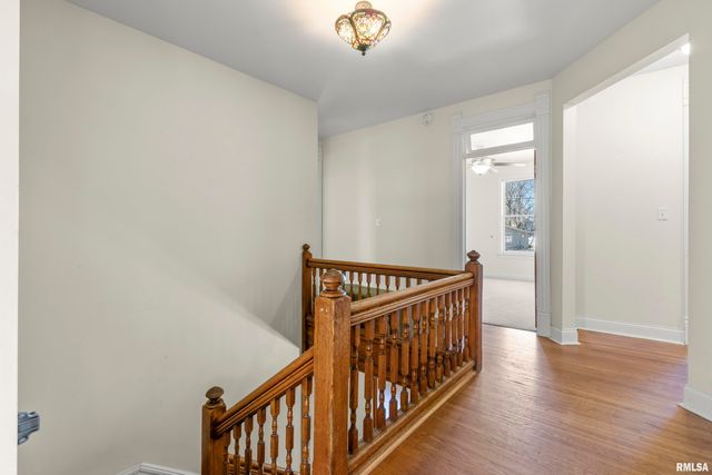 528 W HIGH Street, Peoria, IL 61602